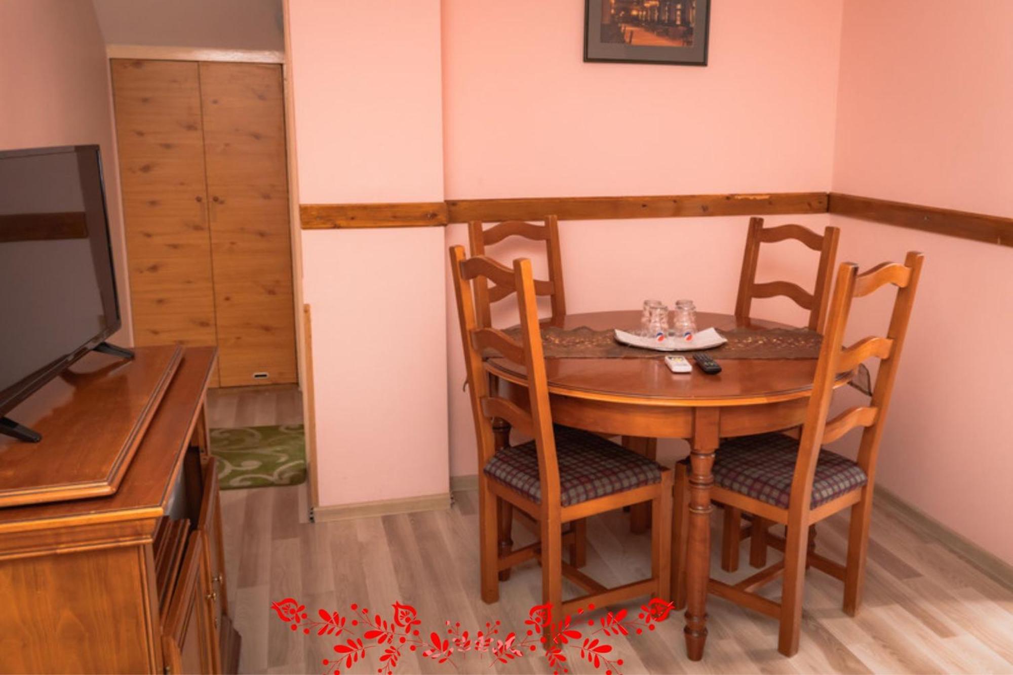 Pension Tip-Top Târgu-Mureş Exteriör bild